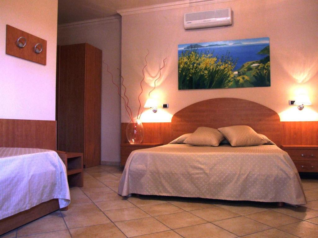 Residence Hotel La Giara Ліпарі Номер фото